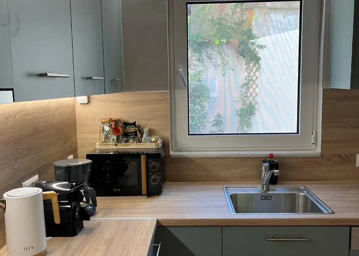 Maria's Jasmine Vólosz